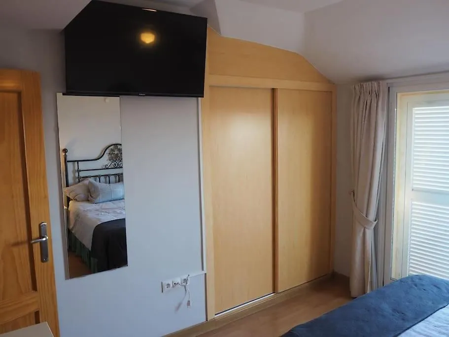 Carvajal, 2-Bedroom Sea View Penthouse Apt Фуэнхирола