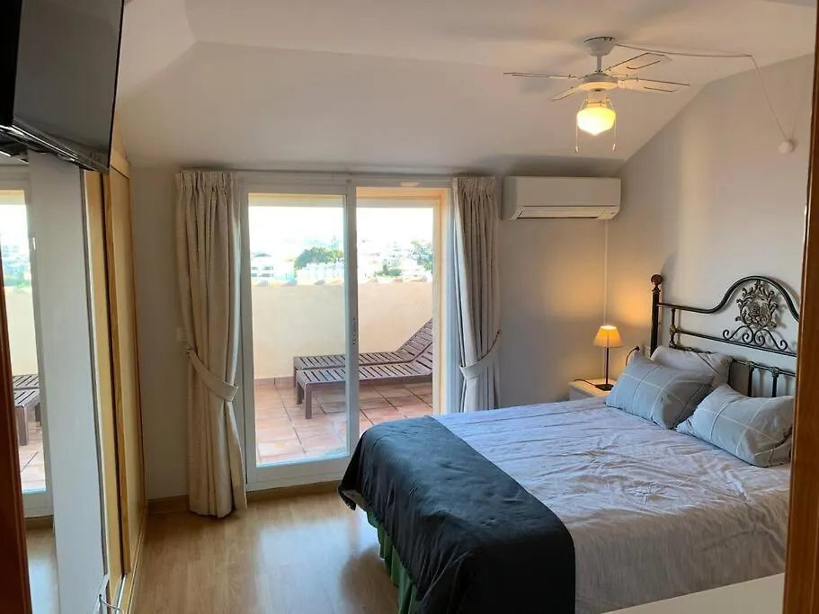 Carvajal, 2-Bedroom Sea View Penthouse Apt Фуэнхирола Апартаменты